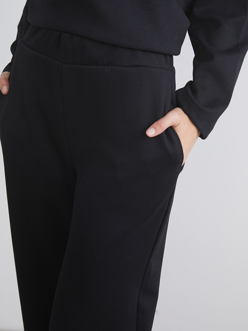 Siyah Beli Lastikli Geniş Paça Kadın Eşofman Altı-2