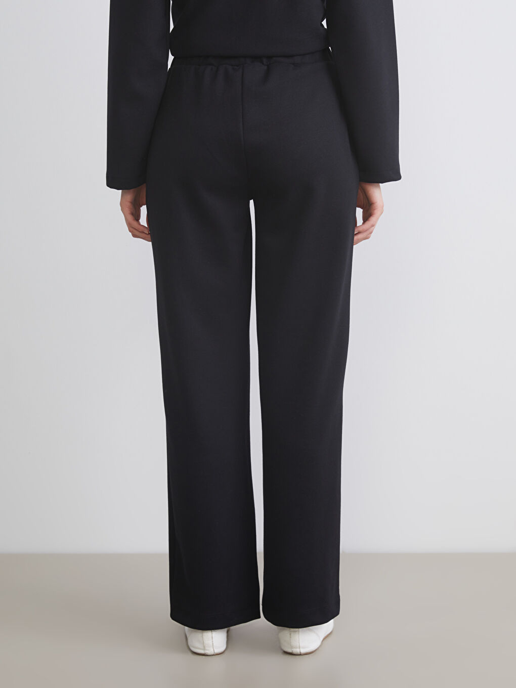 Siyah Beli Lastikli Geniş Paça Kadın Eşofman Altı-3