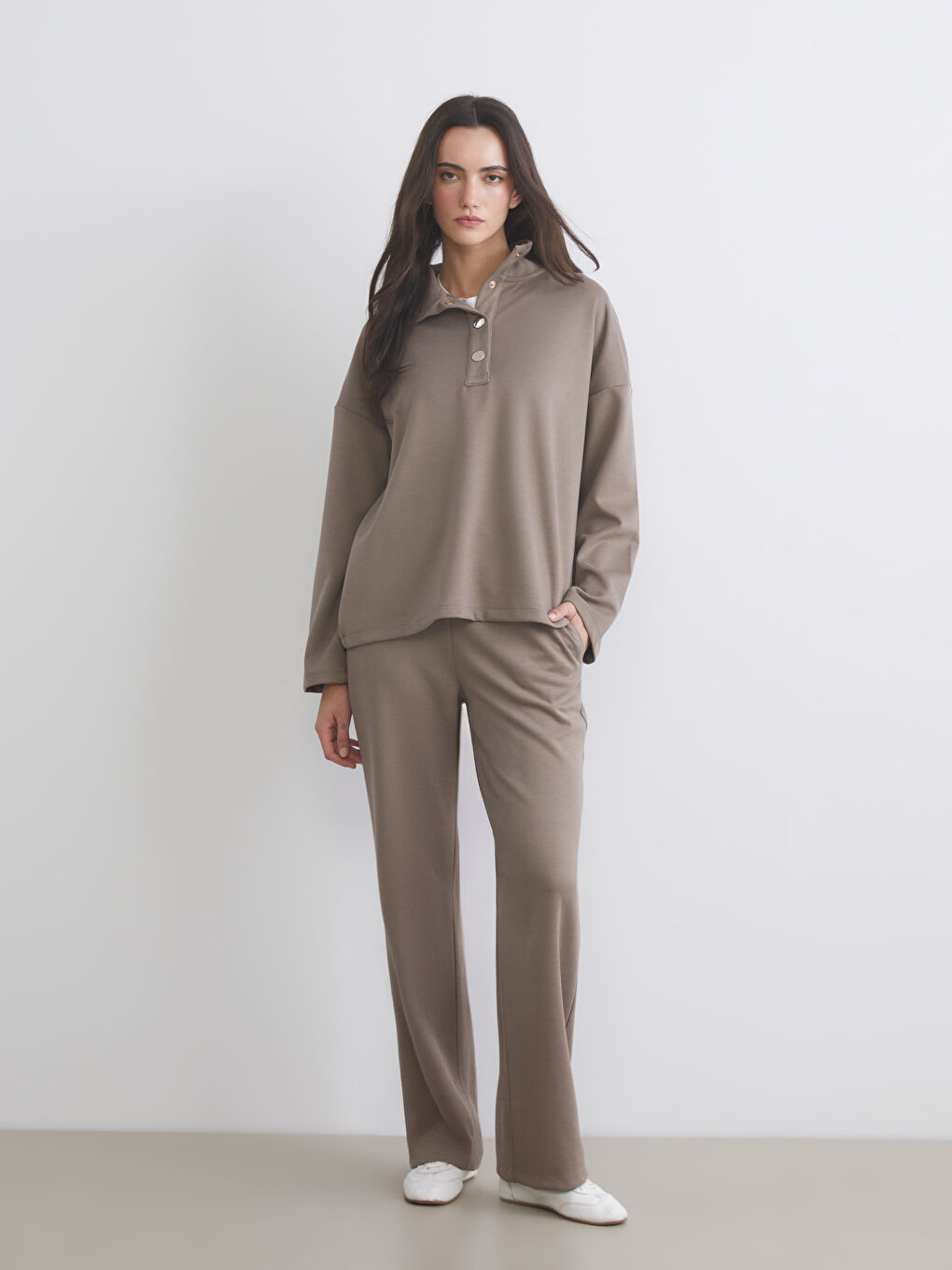 Kahverengi Dik Yaka Oversize Kadın Sweatshirt-1