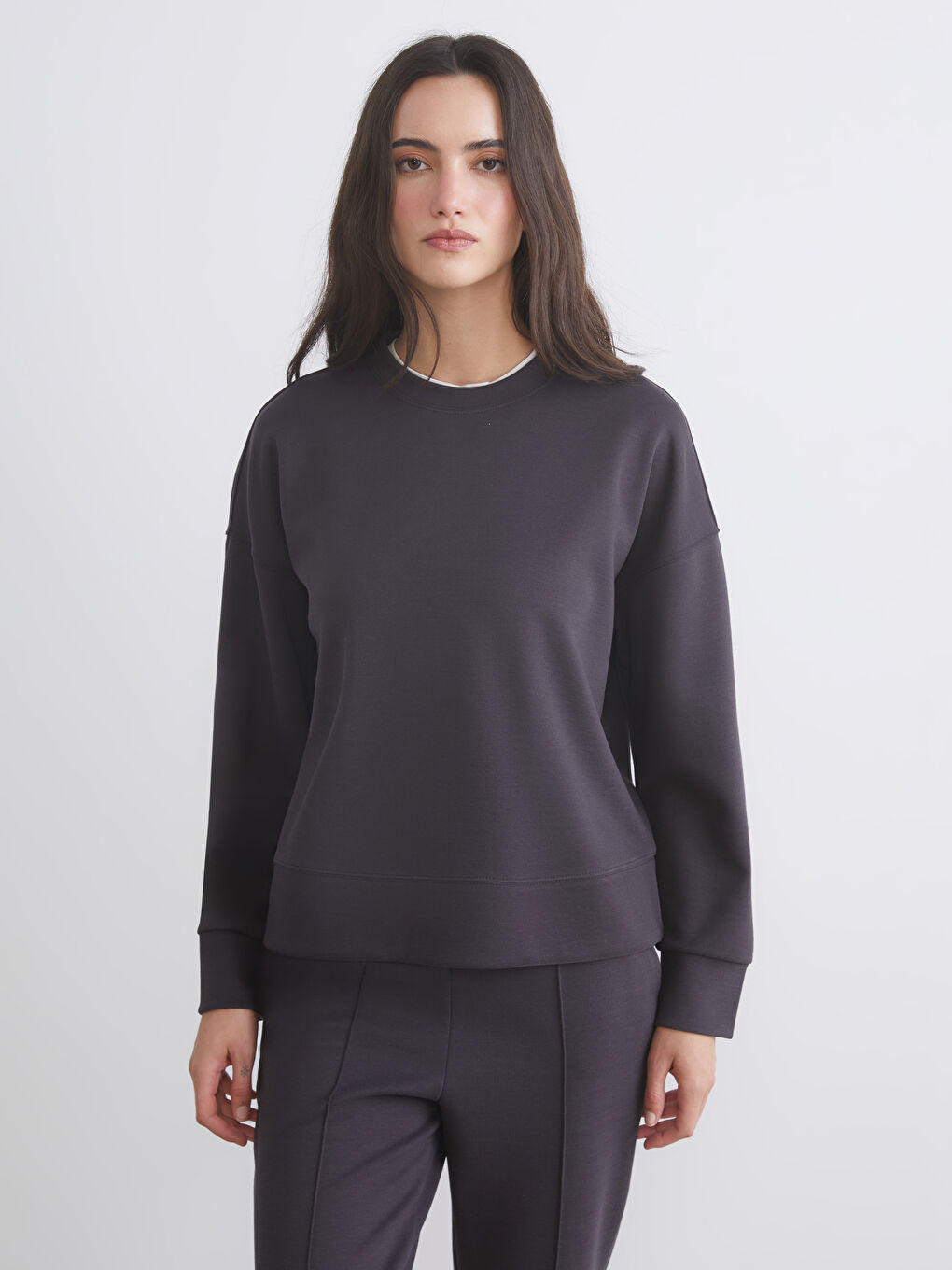 Siyah Bisiklet Yaka Kadın Sweatshirt