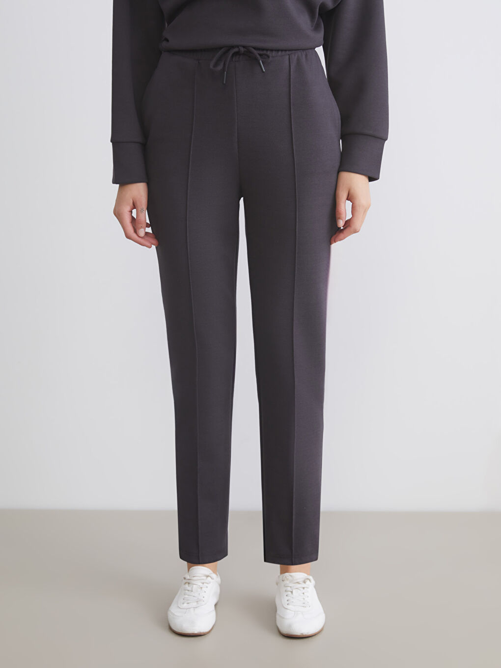 Siyah Beli Lastikli Kadın Eşofman Altı-1