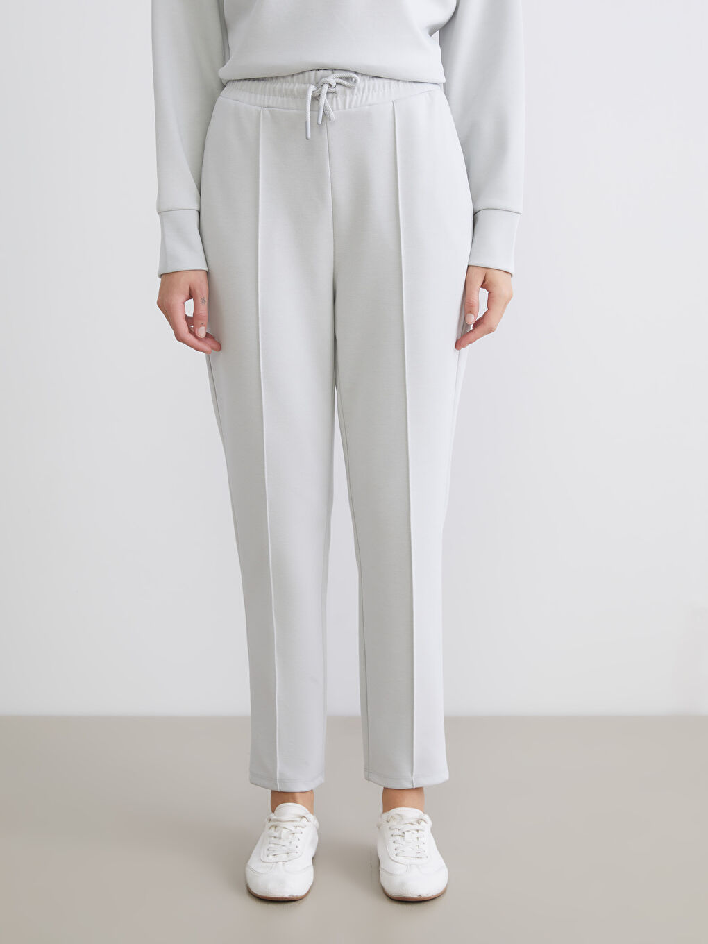 Gri Beli Lastikli Kadın Eşofman Altı-1