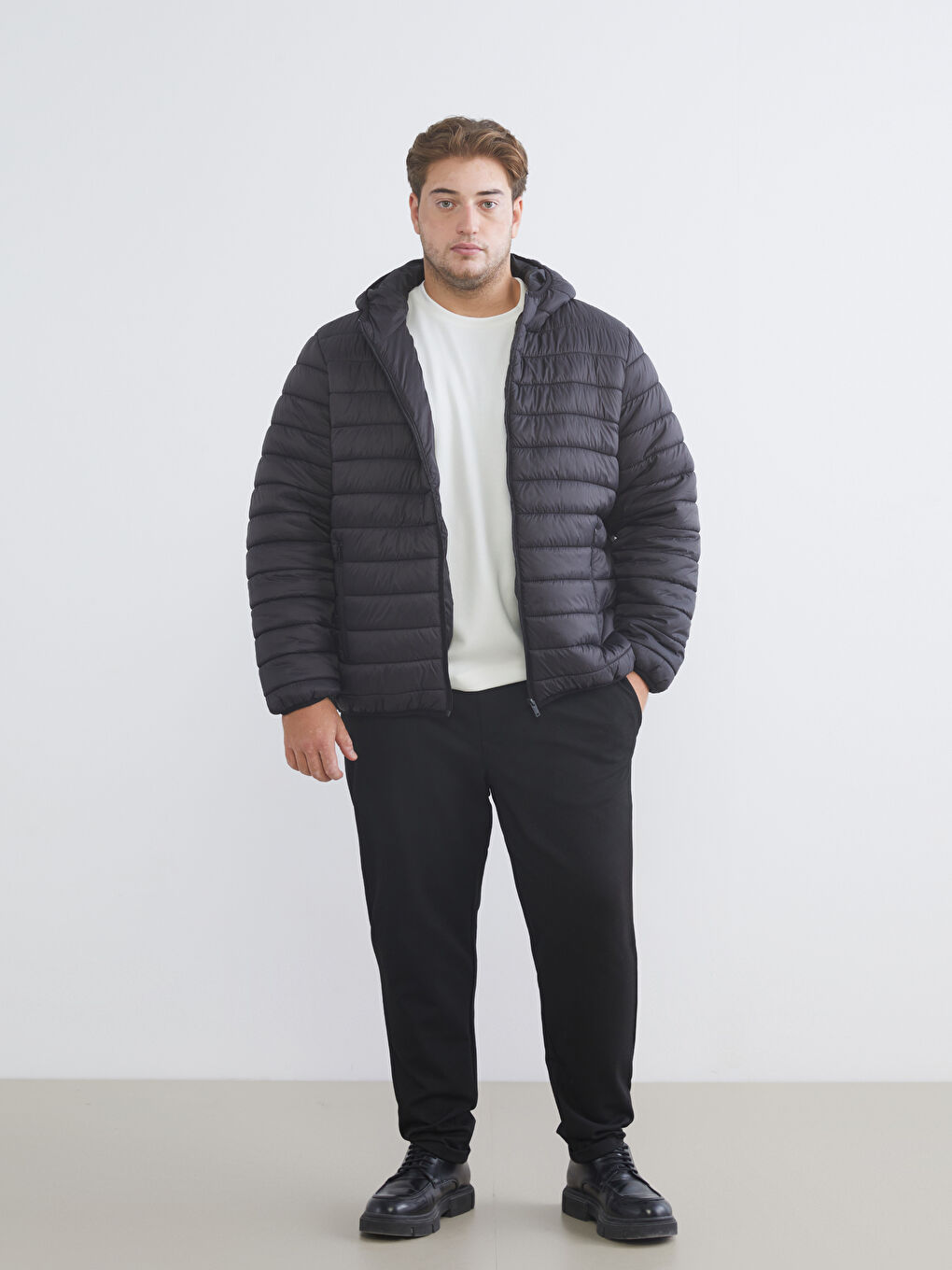 Siyah Büyük Beden Standart Kalıp Kapüşonlu Erkek Şişme Mont-1