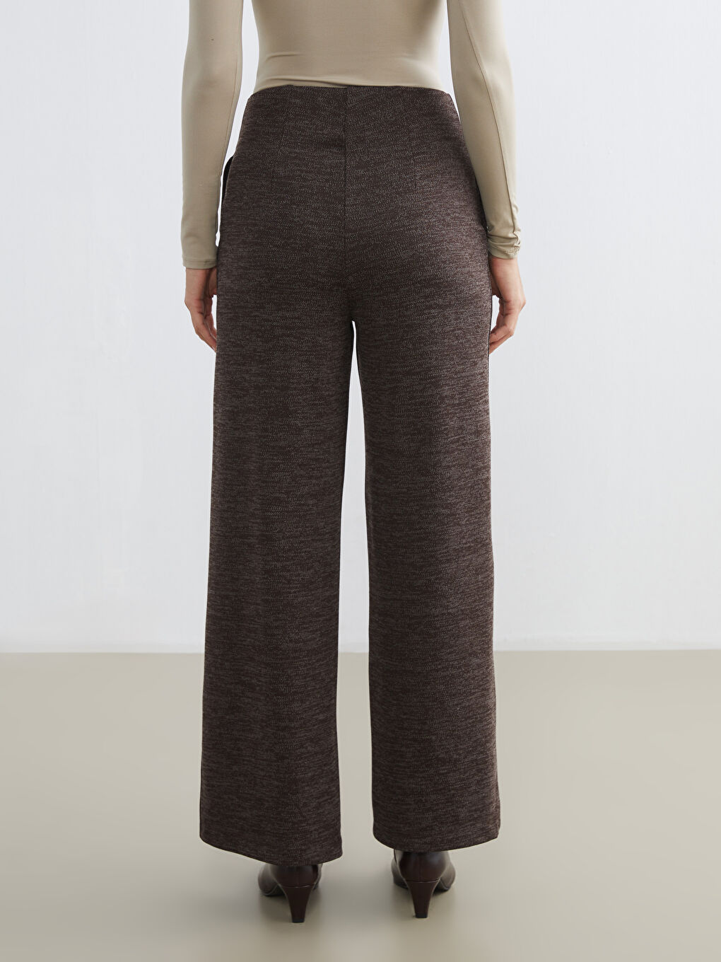 Kahverengi Beli Lastikli Geniş Paça Kadın Pantolon-3