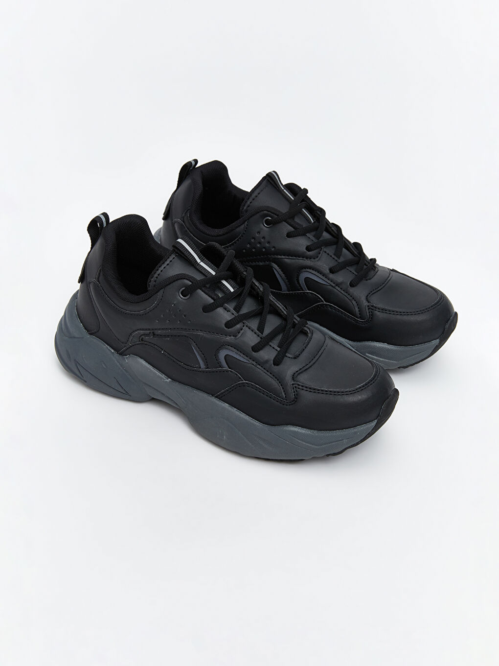 Siyah Bağcıklı Kadın Spor Ayakkabı