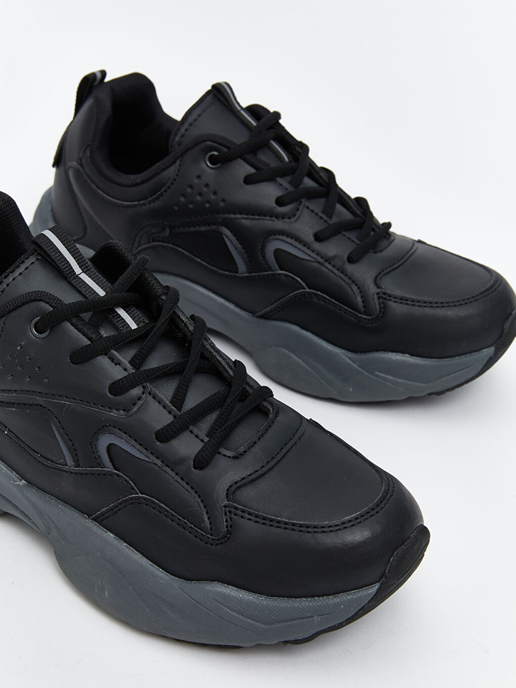 Siyah Bağcıklı Kadın Spor Ayakkabı-2