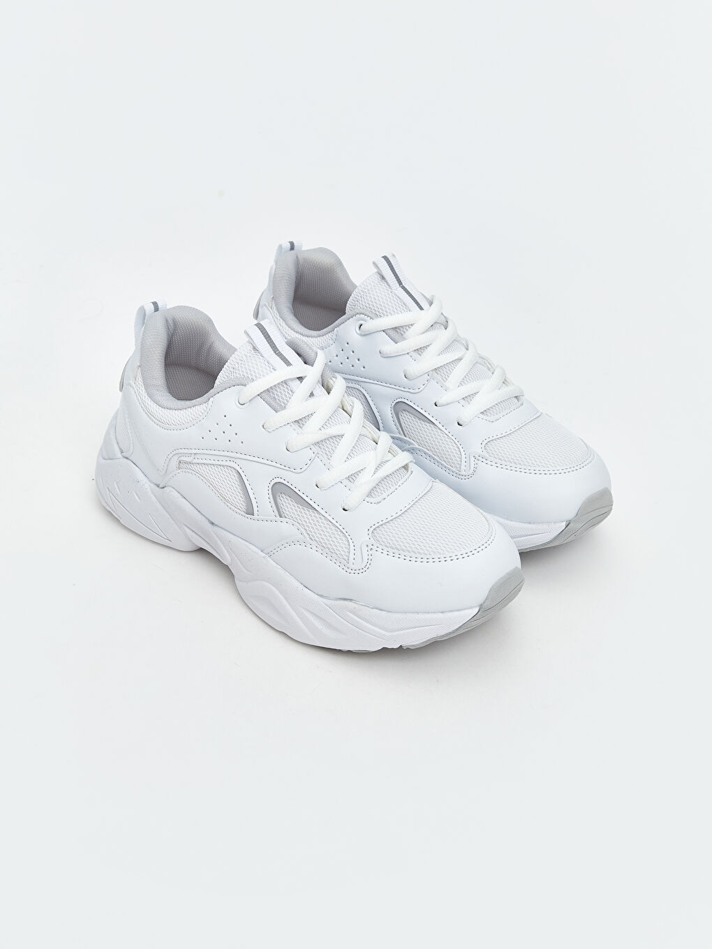 Beyaz Bağcıklı Kadın Spor Ayakkabı