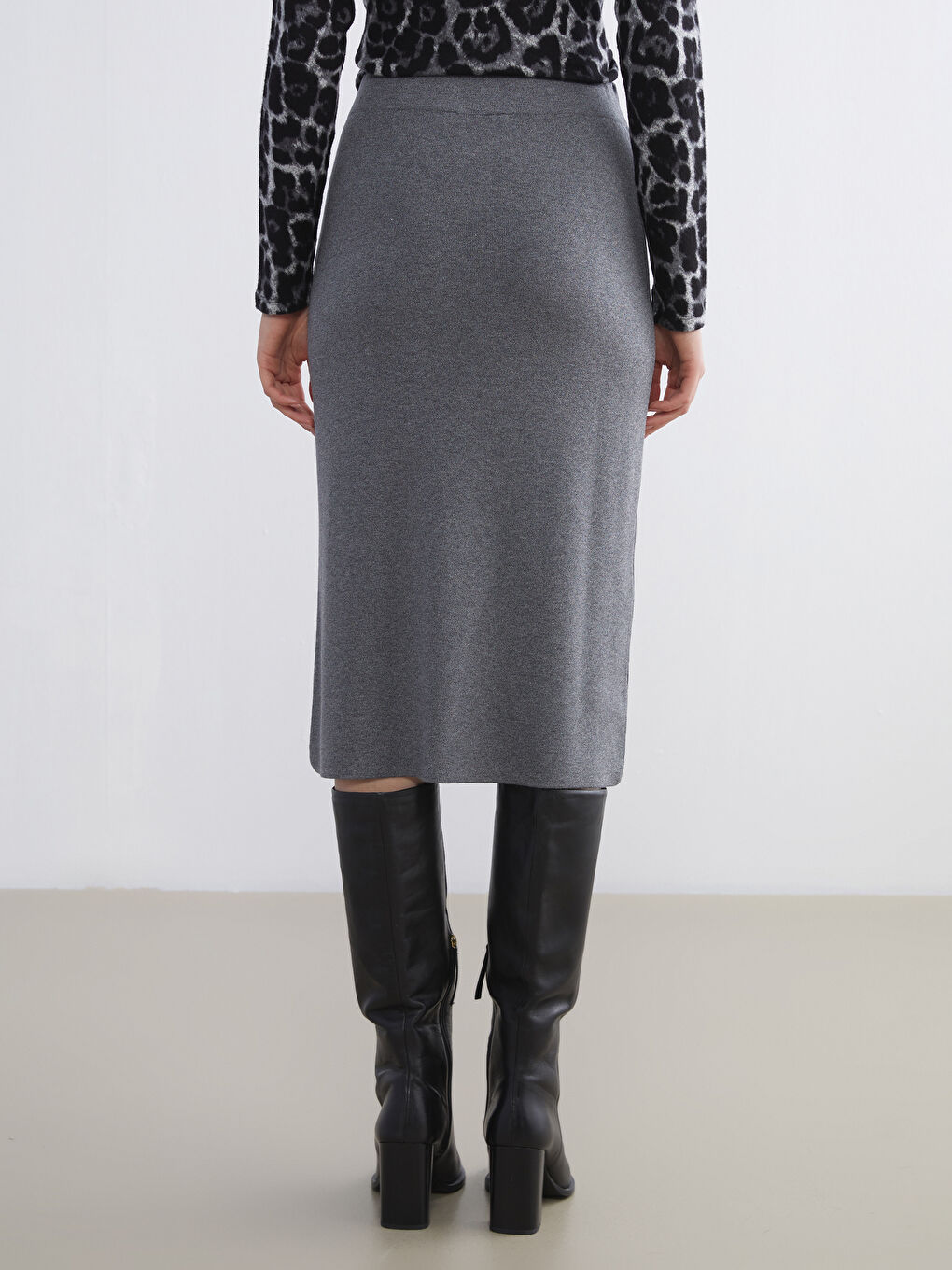 Suknja od trikotaže s elastičnim strukom-3
