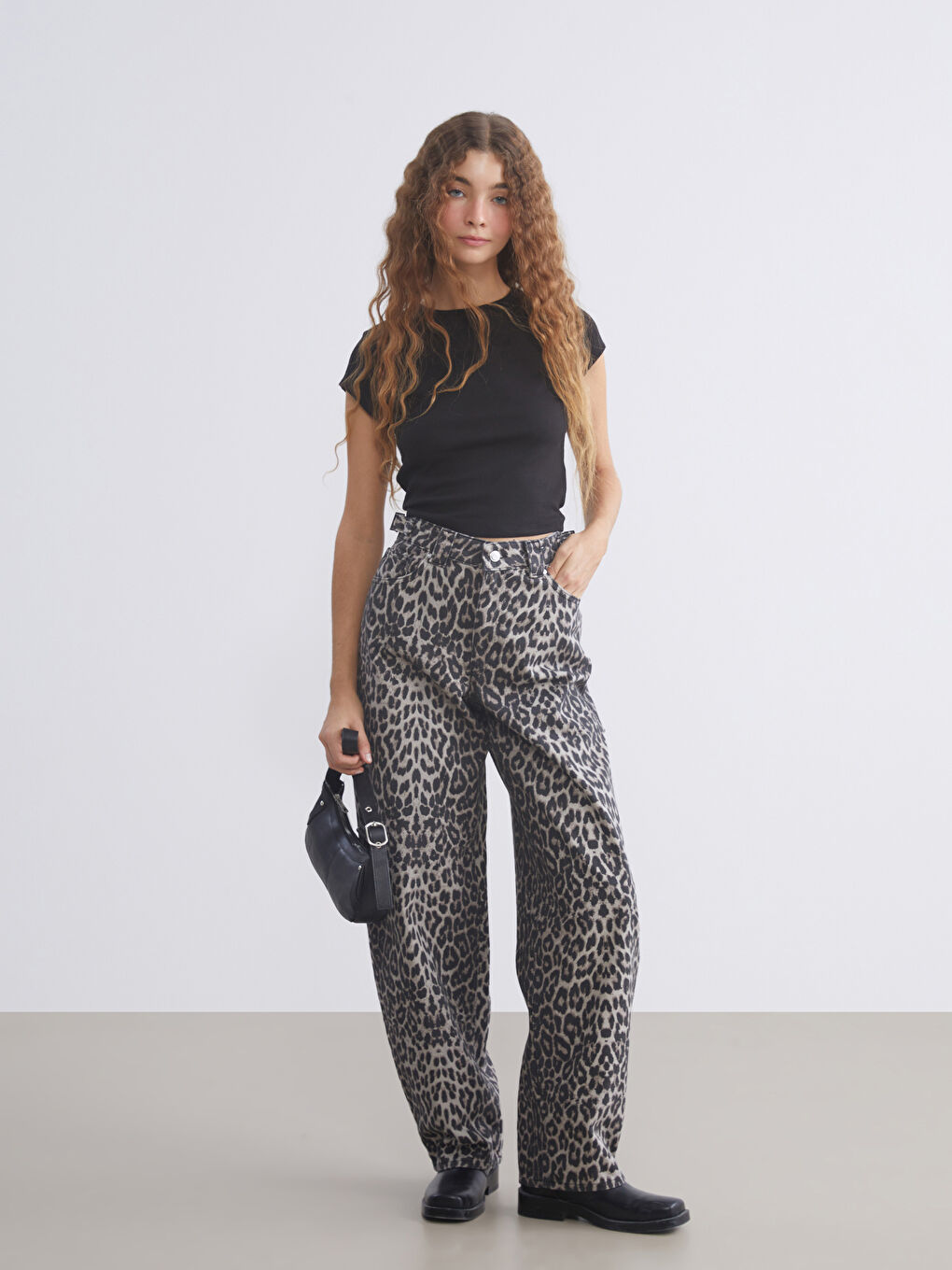 Kahverengi Baggy Fit Leopar Desenli Kadın Jean Pantolon-1