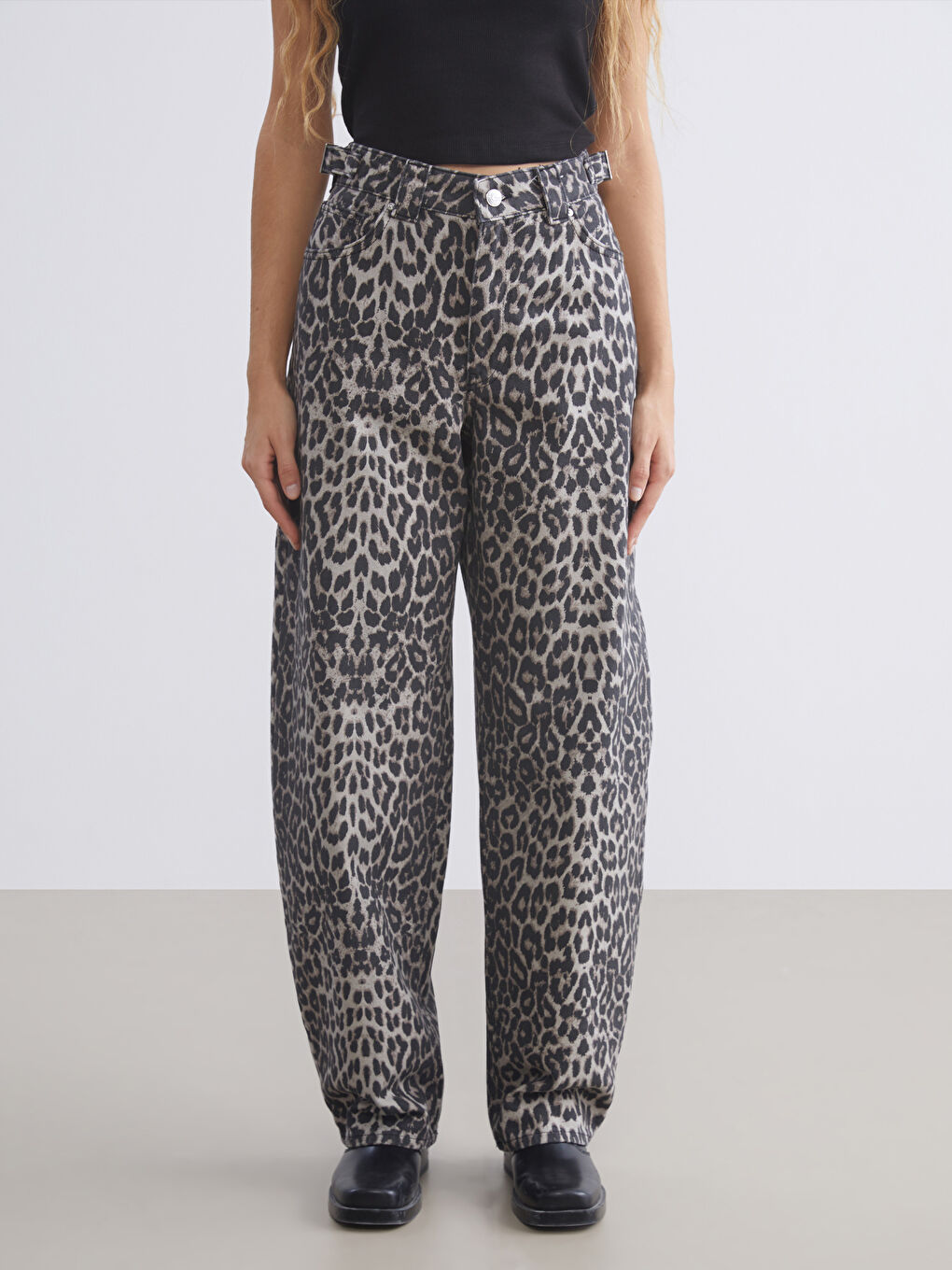 Kahverengi Baggy Fit Leopar Desenli Kadın Jean Pantolon-2