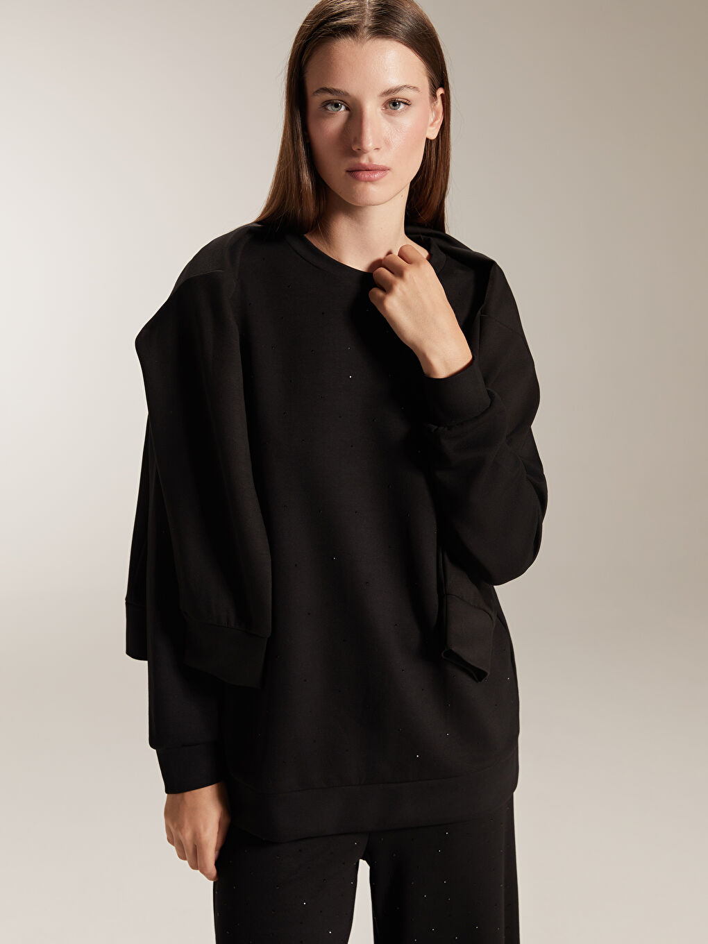 Siyah Bisiklet Yaka Taşlı Kadın Sweatshirt-2