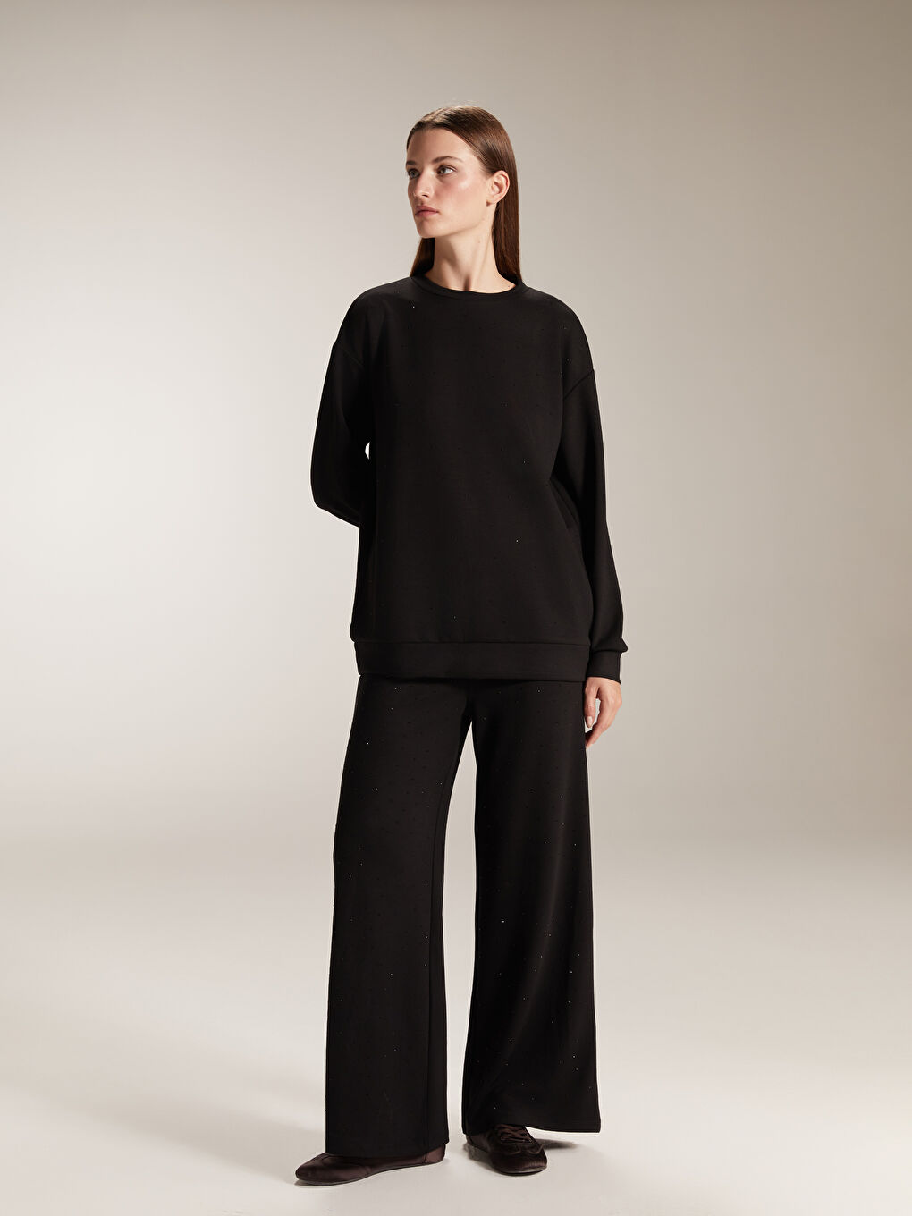 Siyah Bisiklet Yaka Taşlı Kadın Sweatshirt-3