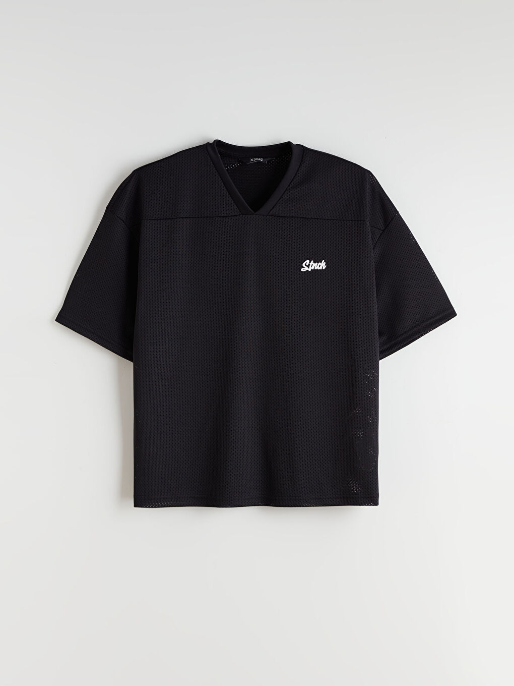 تيشيرت رجالي بياقة على شكل حرف V وكم قصير مطبوع-4