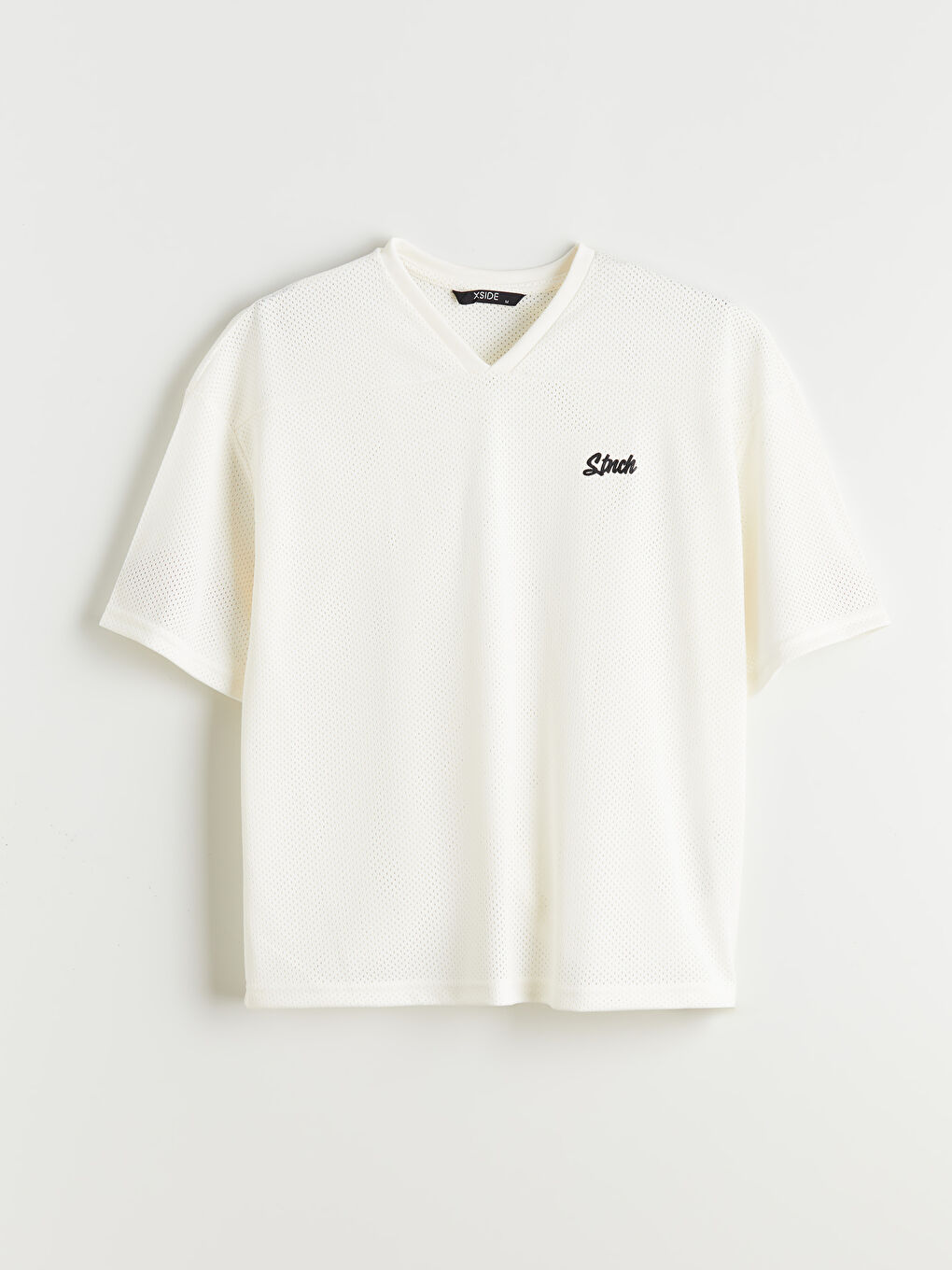 تيشيرت رجالي بياقة على شكل حرف V وكم قصير مطبوع-4