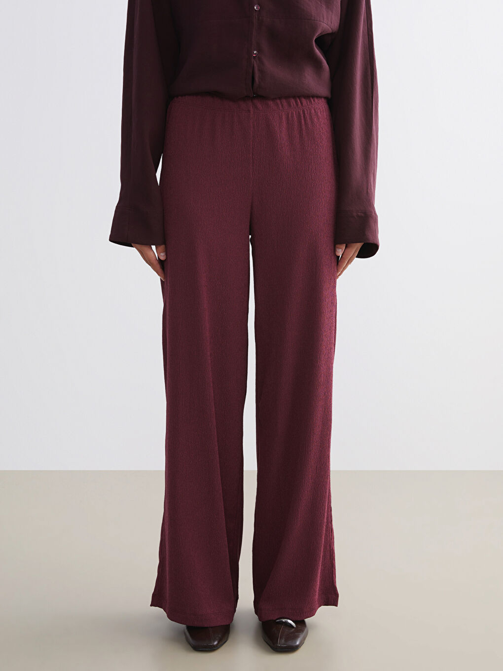 Bordo Beli Lastikli Dokulu Kadın Pantolon-1