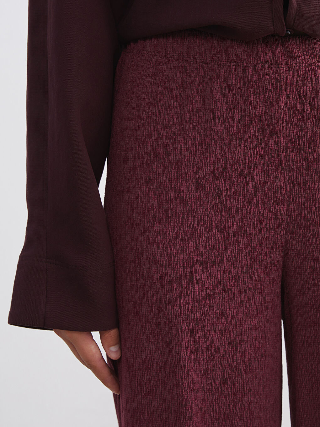 Bordo Beli Lastikli Dokulu Kadın Pantolon-2