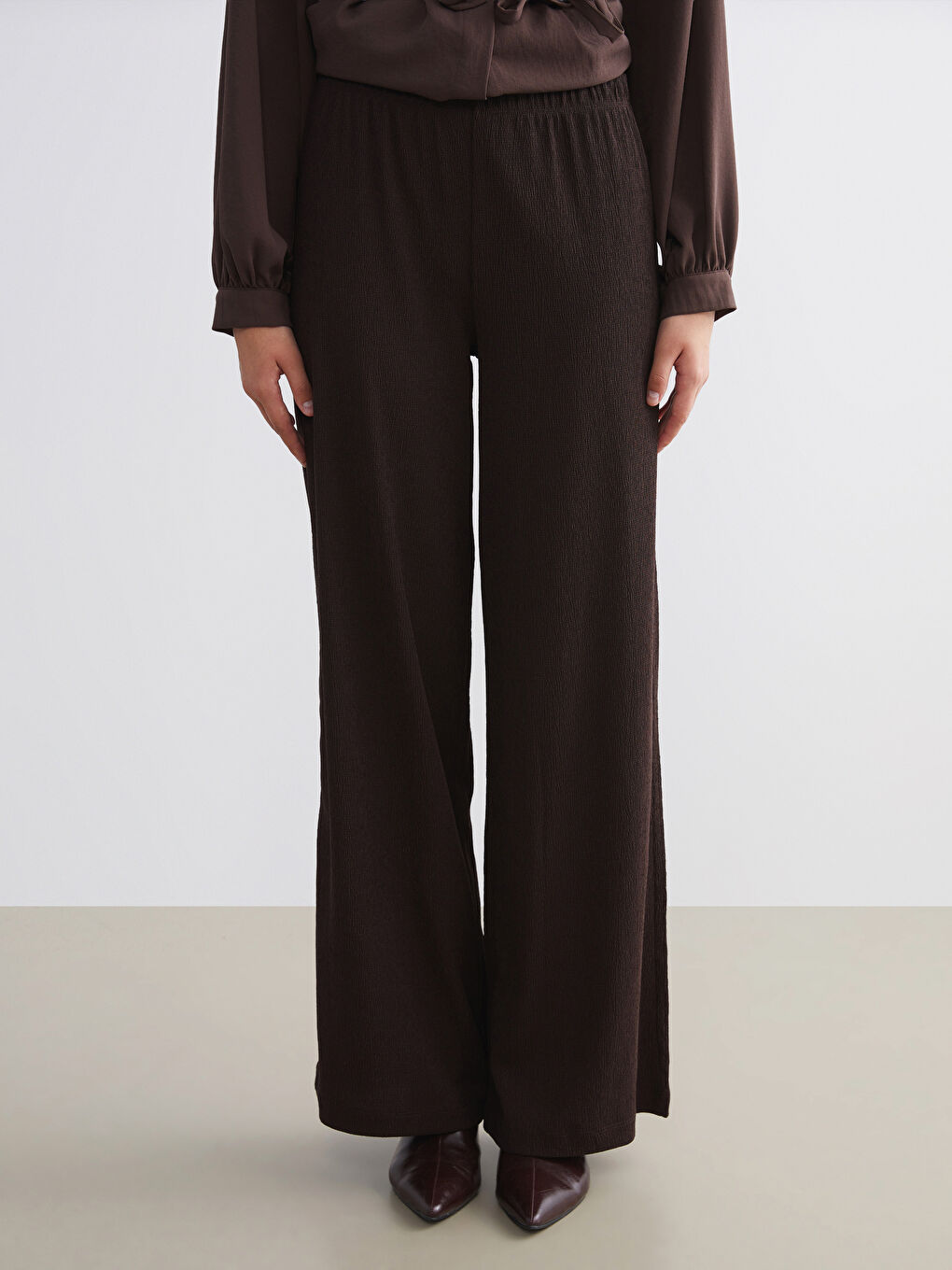 Kahverengi Beli Lastikli Dokulu Kadın Pantolon-1