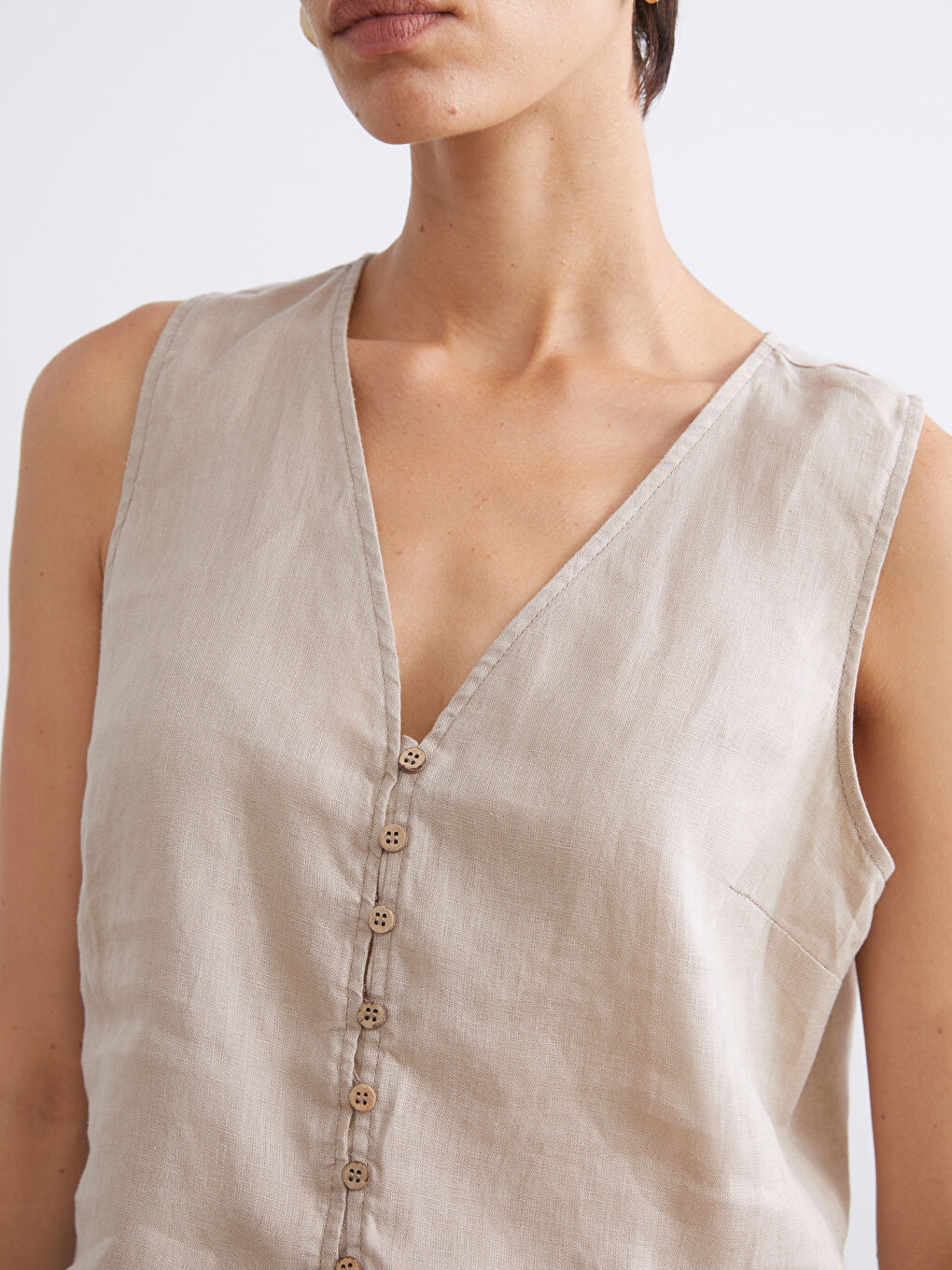 Kahverengi V Yaka Askılı %100 Keten Bluz-2