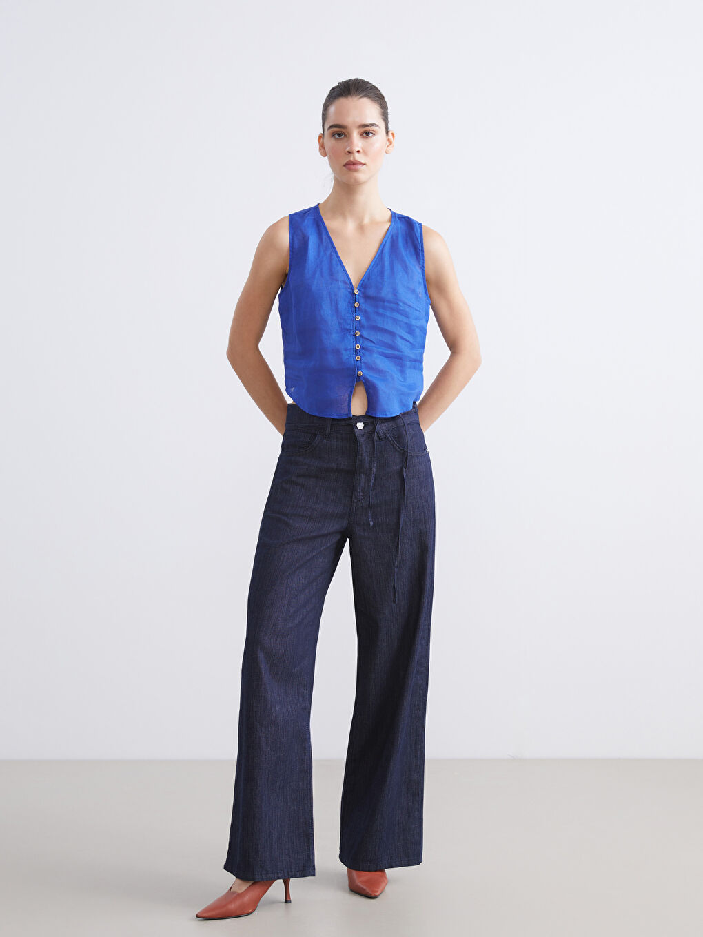 Mavi V Yaka Askılı %100 Keten Bluz-1