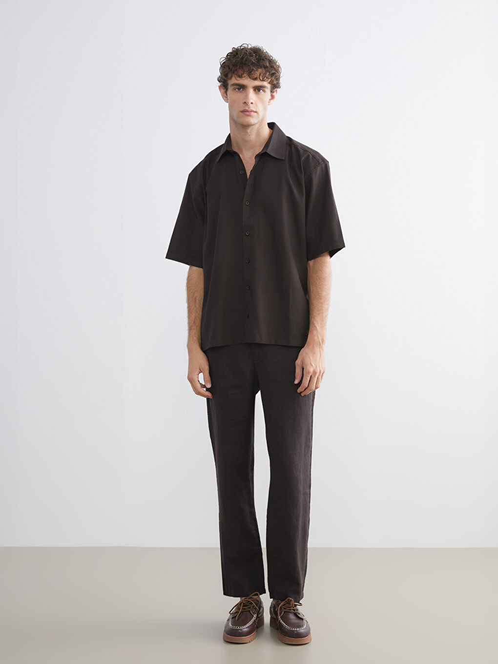 Kahverengi Rahat Kalıp Kısa Kollu Erkek Gömlek-1