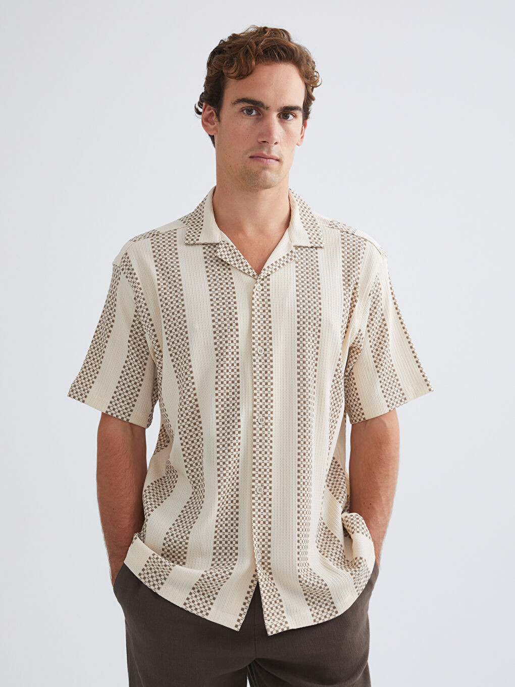 Bej Regular Fit Resort Yaka Kısa Kollu Çizgili Erkek Gömlek