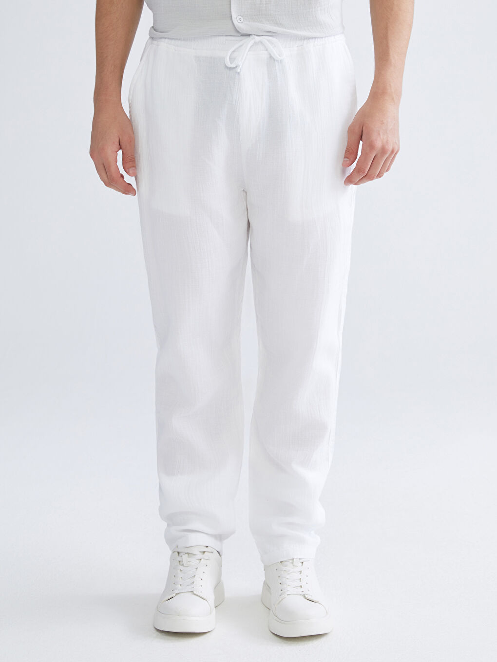 Beyaz Rahat Kalıp Erkek Pantolon-1