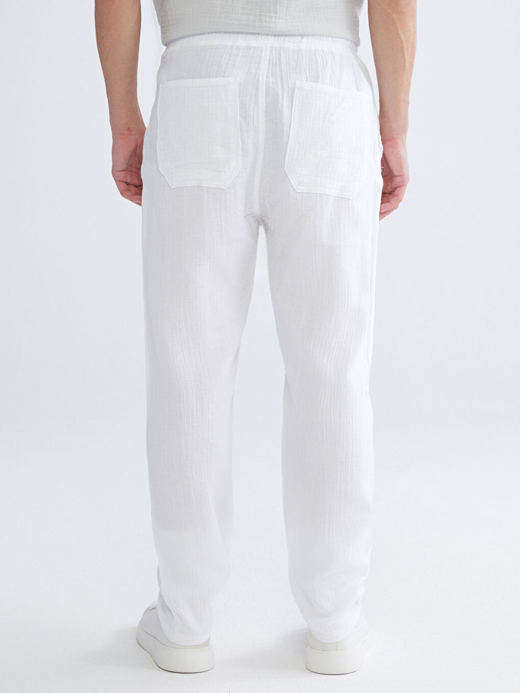 Beyaz Rahat Kalıp Erkek Pantolon-3