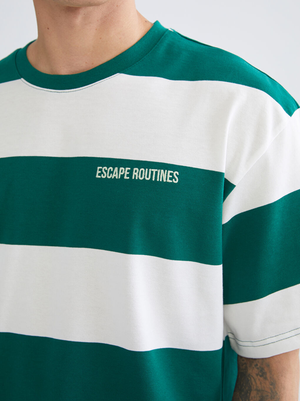 Yeşil Bisiklet Yaka Çizgili Penye Erkek Tişört-2