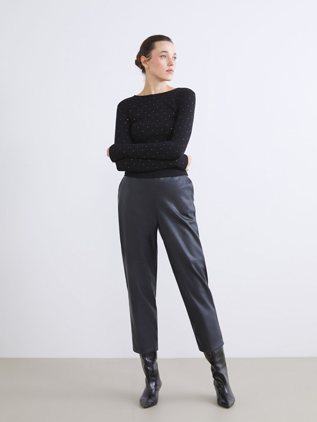 T-shirt pour Femmes à Col Rond Orné de Strass-1