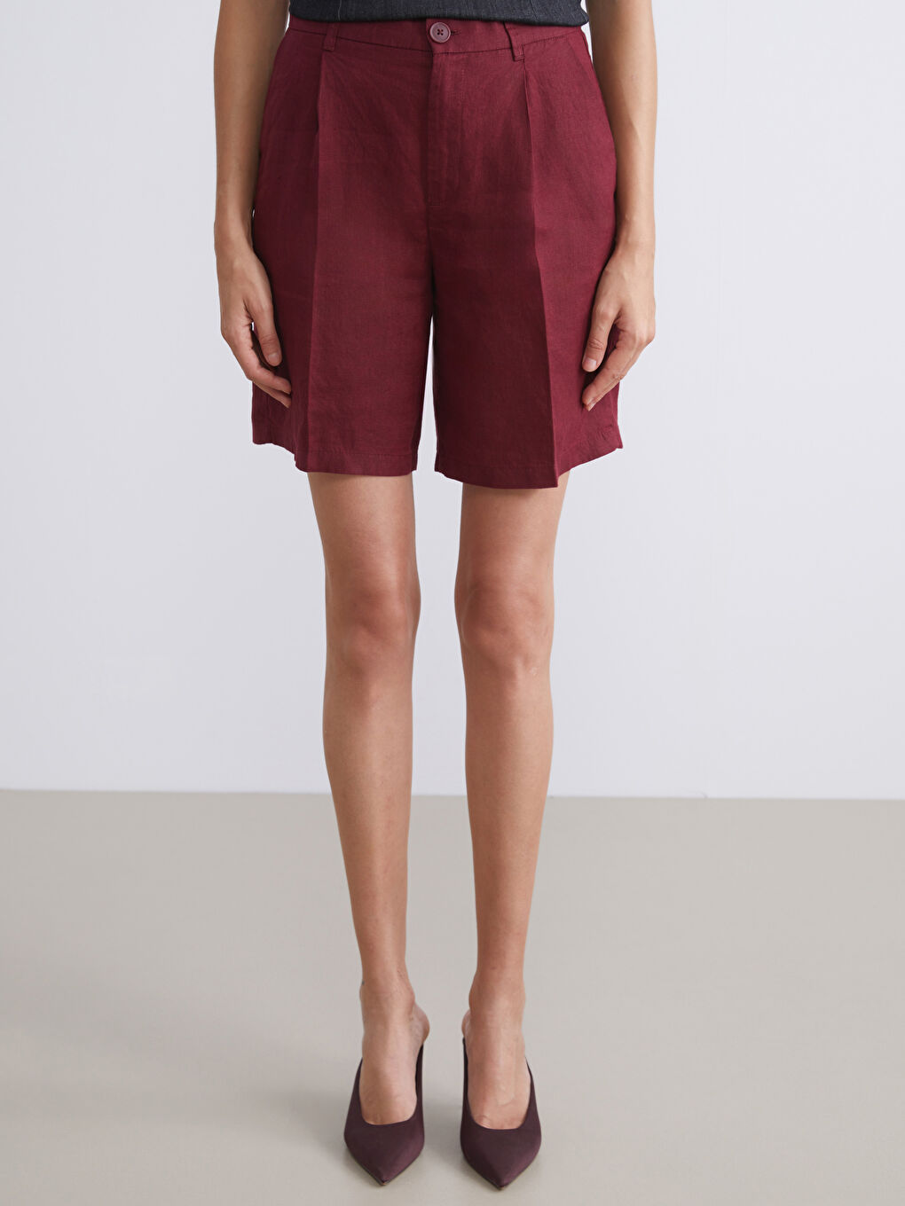 Bordo Loose Fit %100 Keten Kadın Pileli Şort-1
