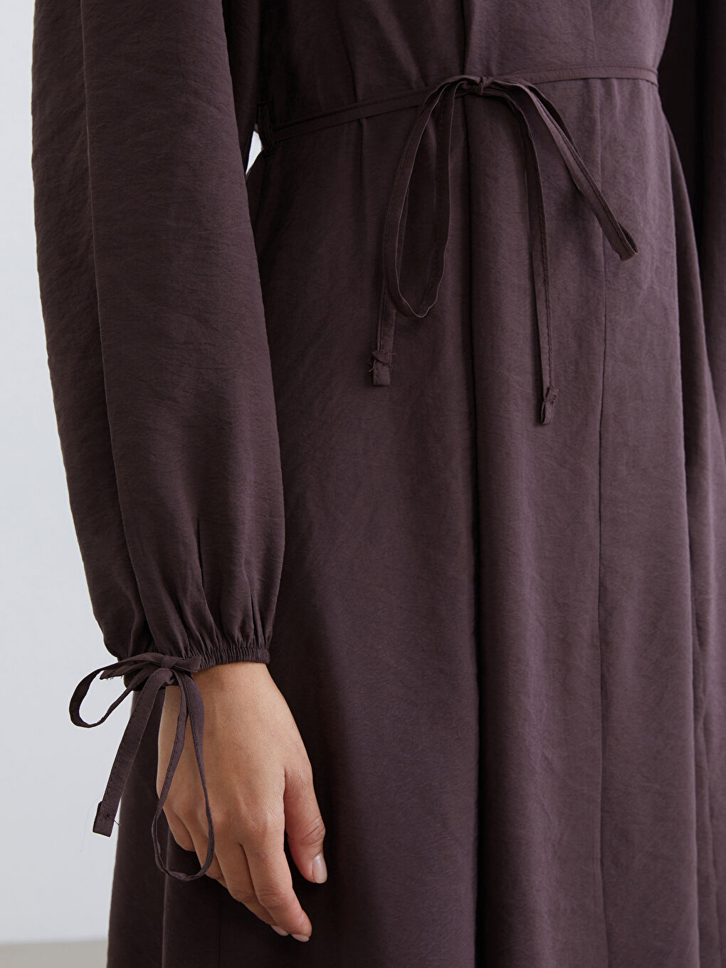 Kahverengi Dik Yaka Modal Karışımlı Belden Oturtmalı Elbise-2