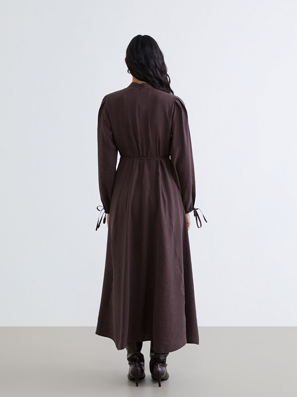 Kahverengi Dik Yaka Modal Karışımlı Belden Oturtmalı Elbise-3