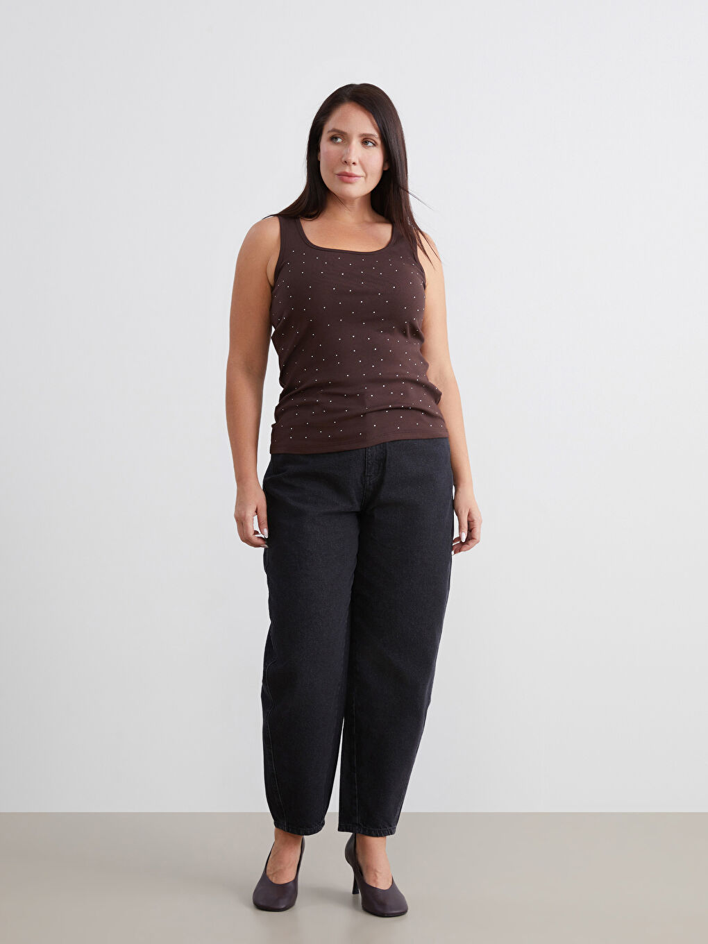 Kahverengi Büyük Beden U Yaka Taşlı Kadın Atlet-1