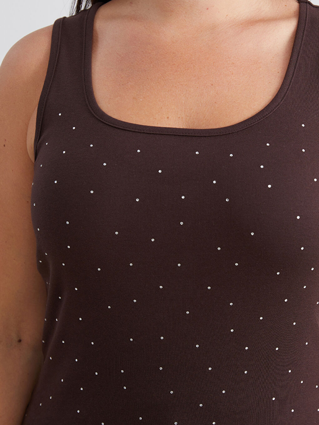 Kahverengi Büyük Beden U Yaka Taşlı Kadın Atlet-2