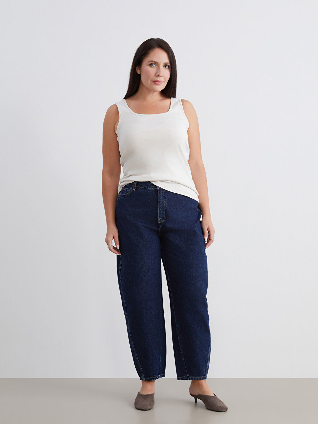 Beyaz Büyük Beden U Yaka Taşlı Kadın Atlet-1