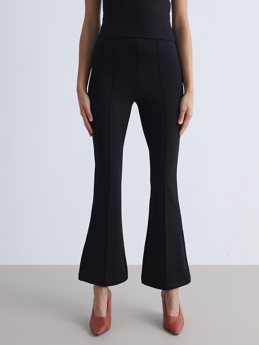 Siyah Beli Lastikli İspanyol Paça Kadın Pantolon-3