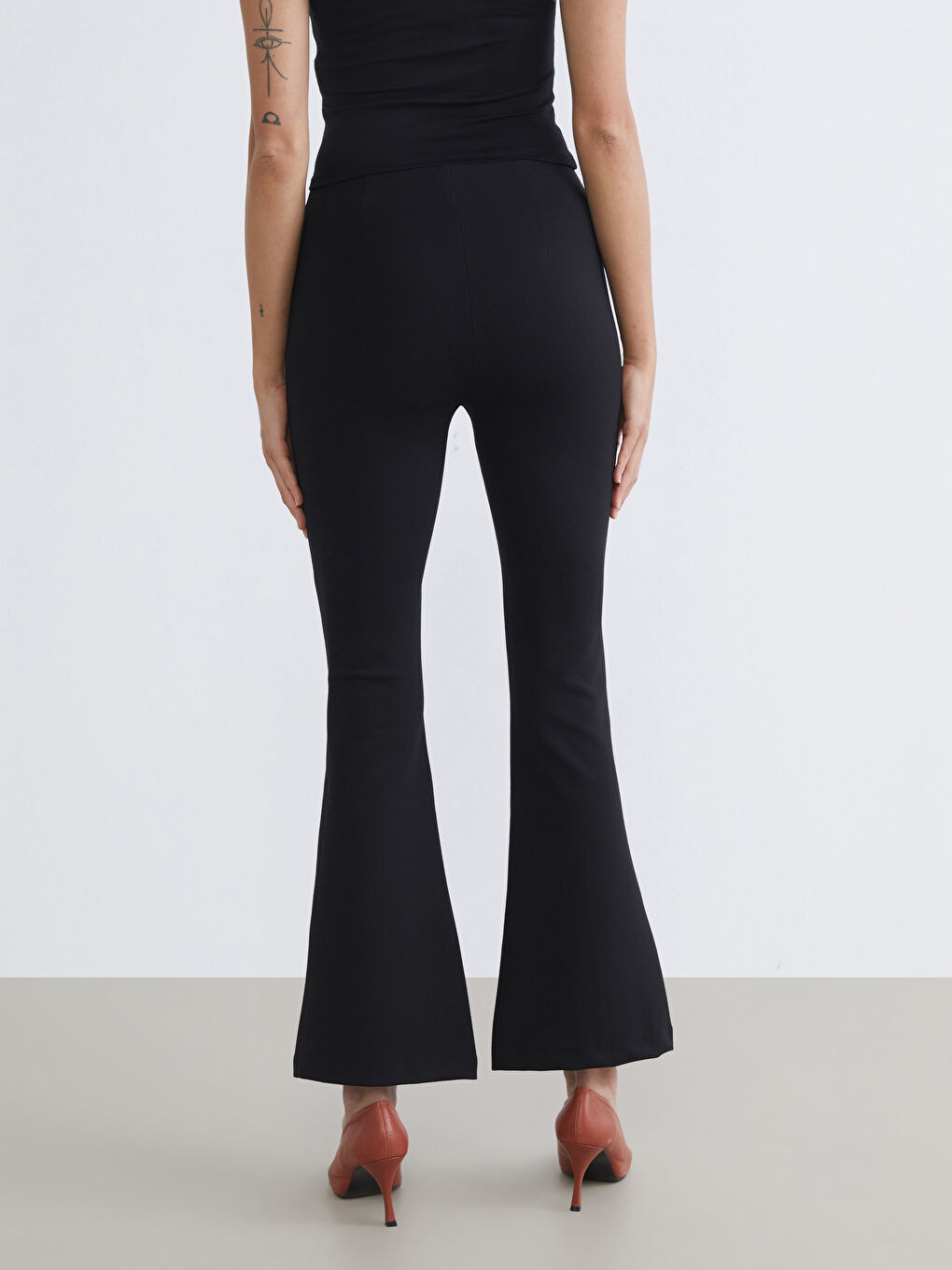 Siyah Beli Lastikli İspanyol Paça Kadın Pantolon-7