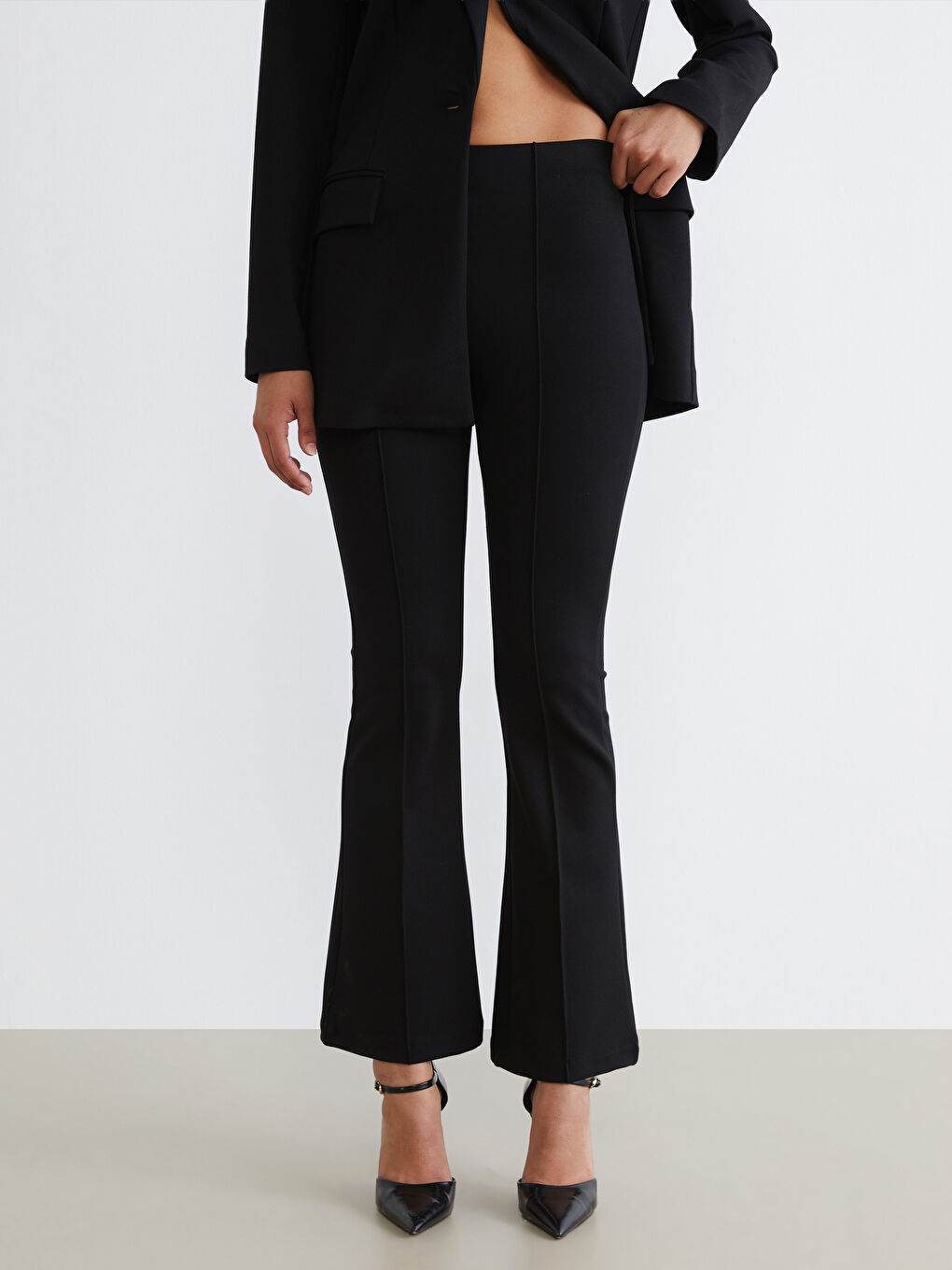 Siyah Beli Lastikli İspanyol Paça Kadın Pantolon-2