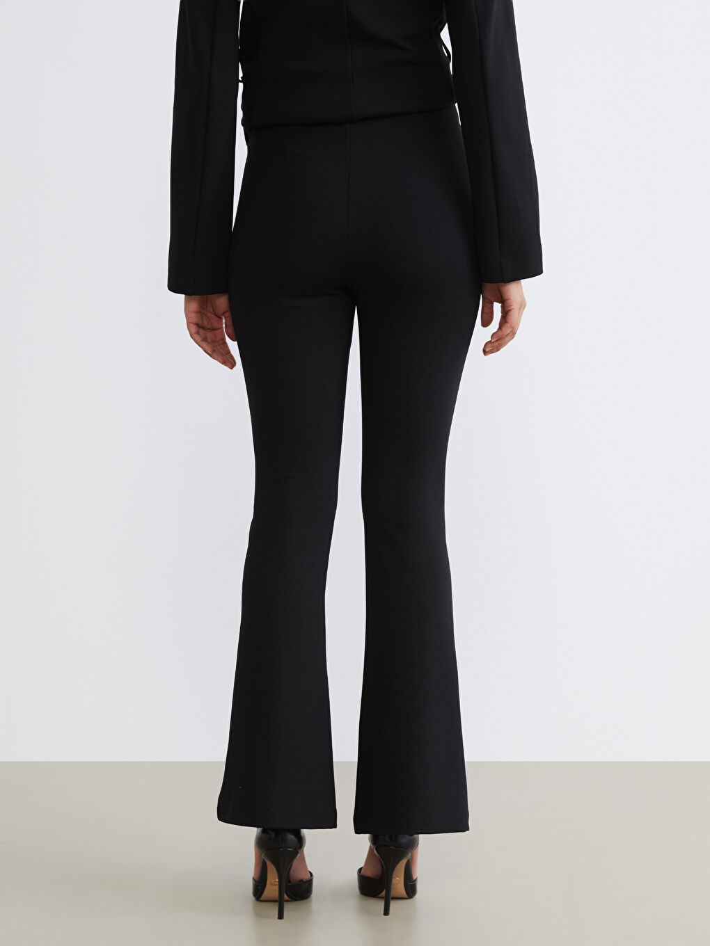 Siyah Beli Lastikli İspanyol Paça Kadın Pantolon-6