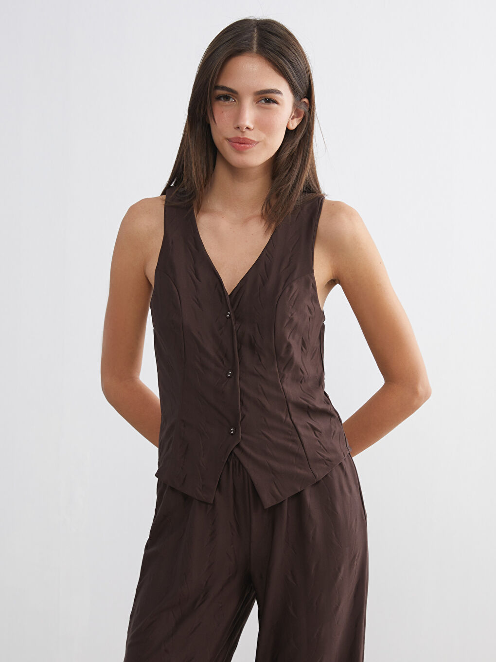 Kahverengi V Yaka Saten Kadın Pijama Takımı-1