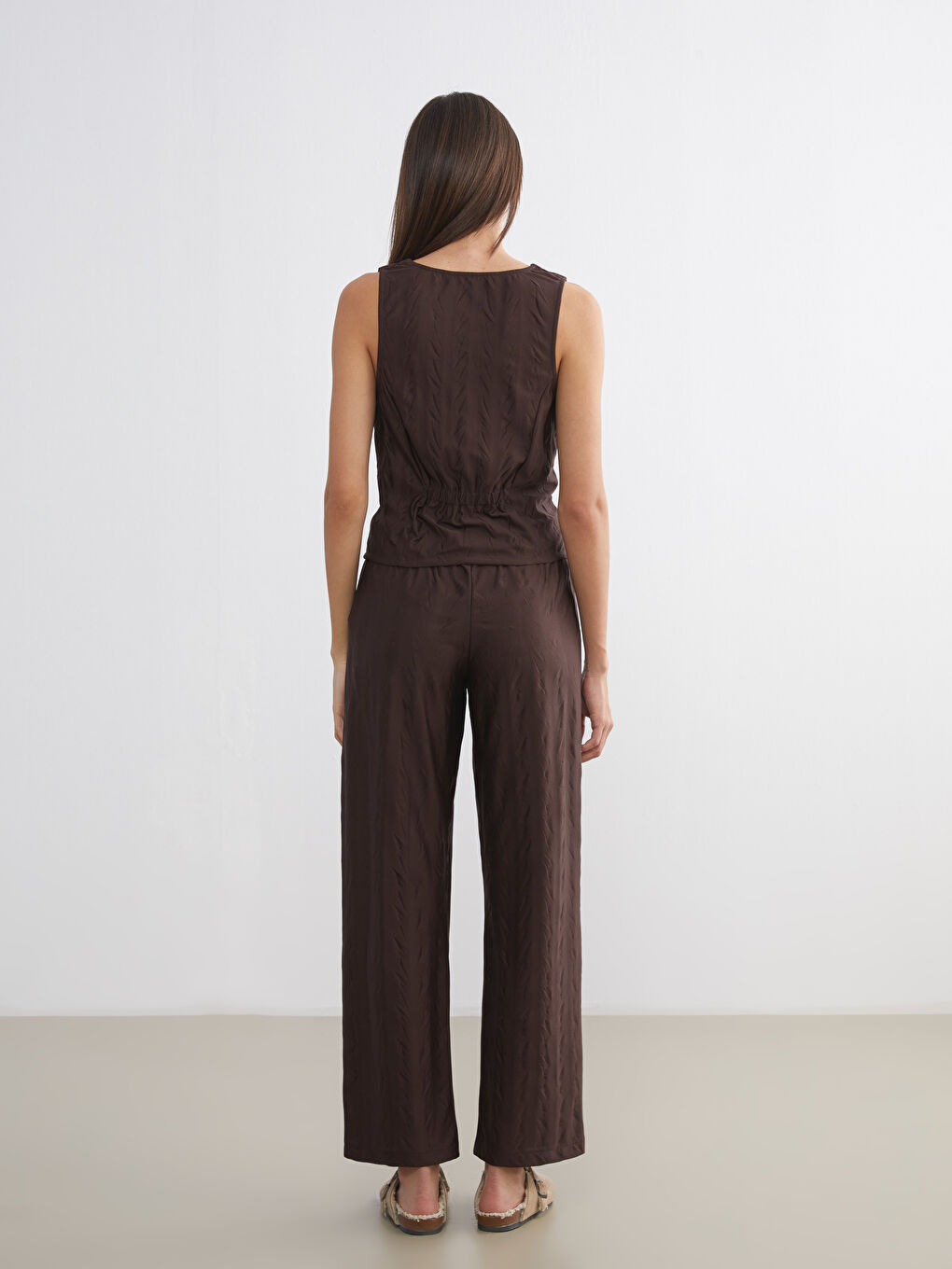 Kahverengi V Yaka Saten Kadın Pijama Takımı-3