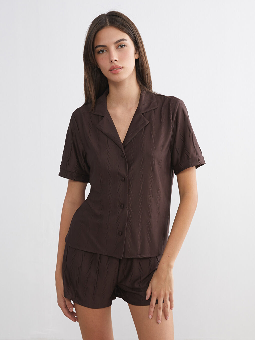 Kahverengi Gömlek Yaka Saten Kadın Şortlu Pijama Takımı-1