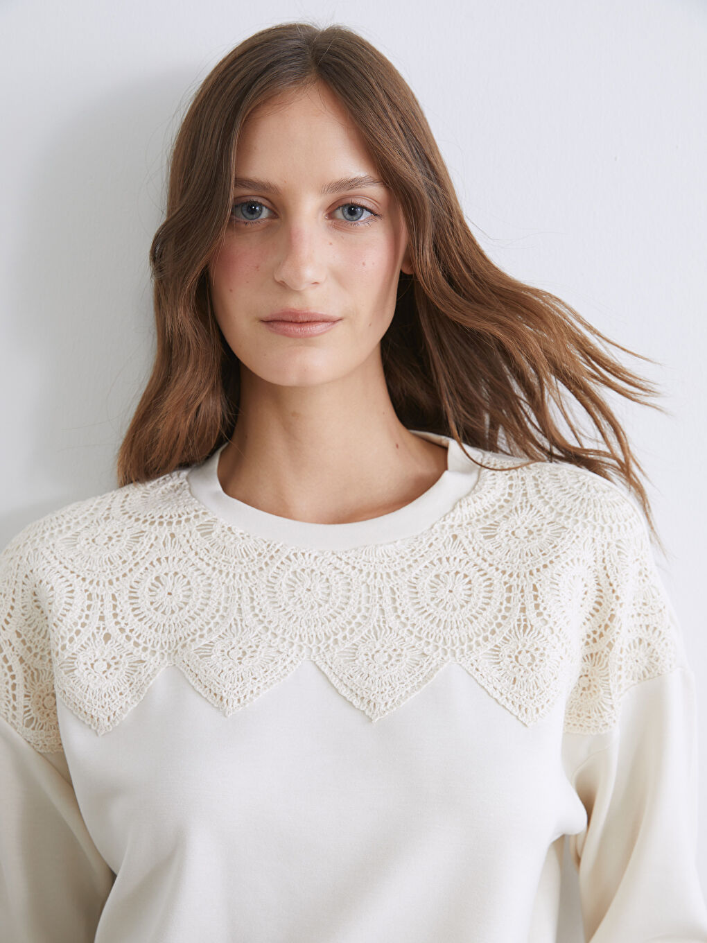 Bej Kroşe Detaylı Kadın Sweatshirt Tunik