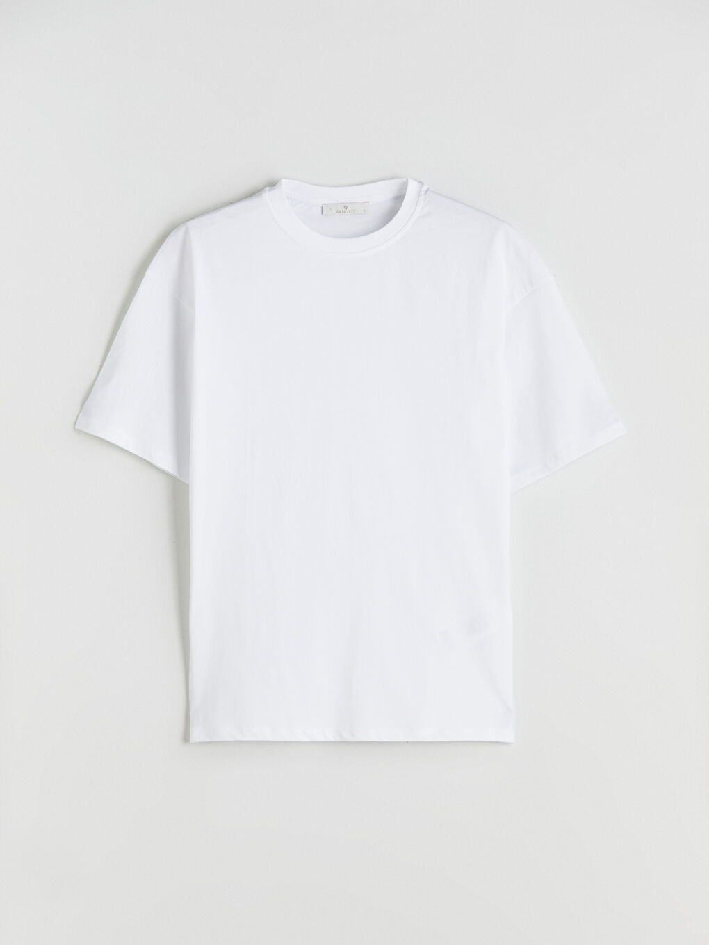 Beyaz Bisiklet Yaka Kadın Tişört-4