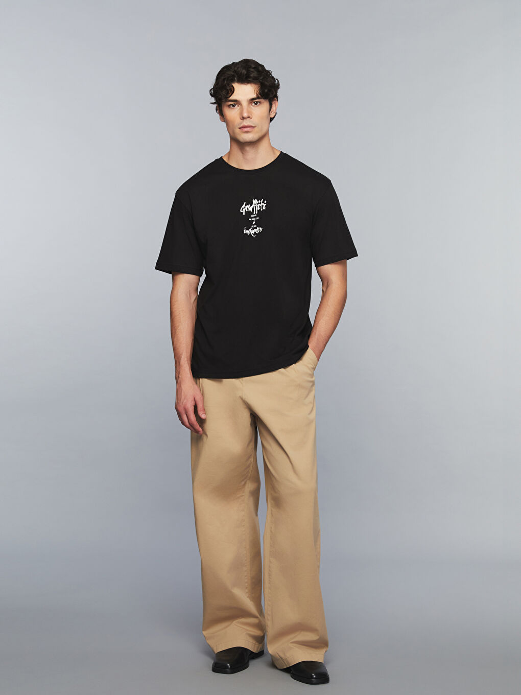 Siyah Bisiklet Yaka Slogan Baskılı Penye Erkek Tişört-1