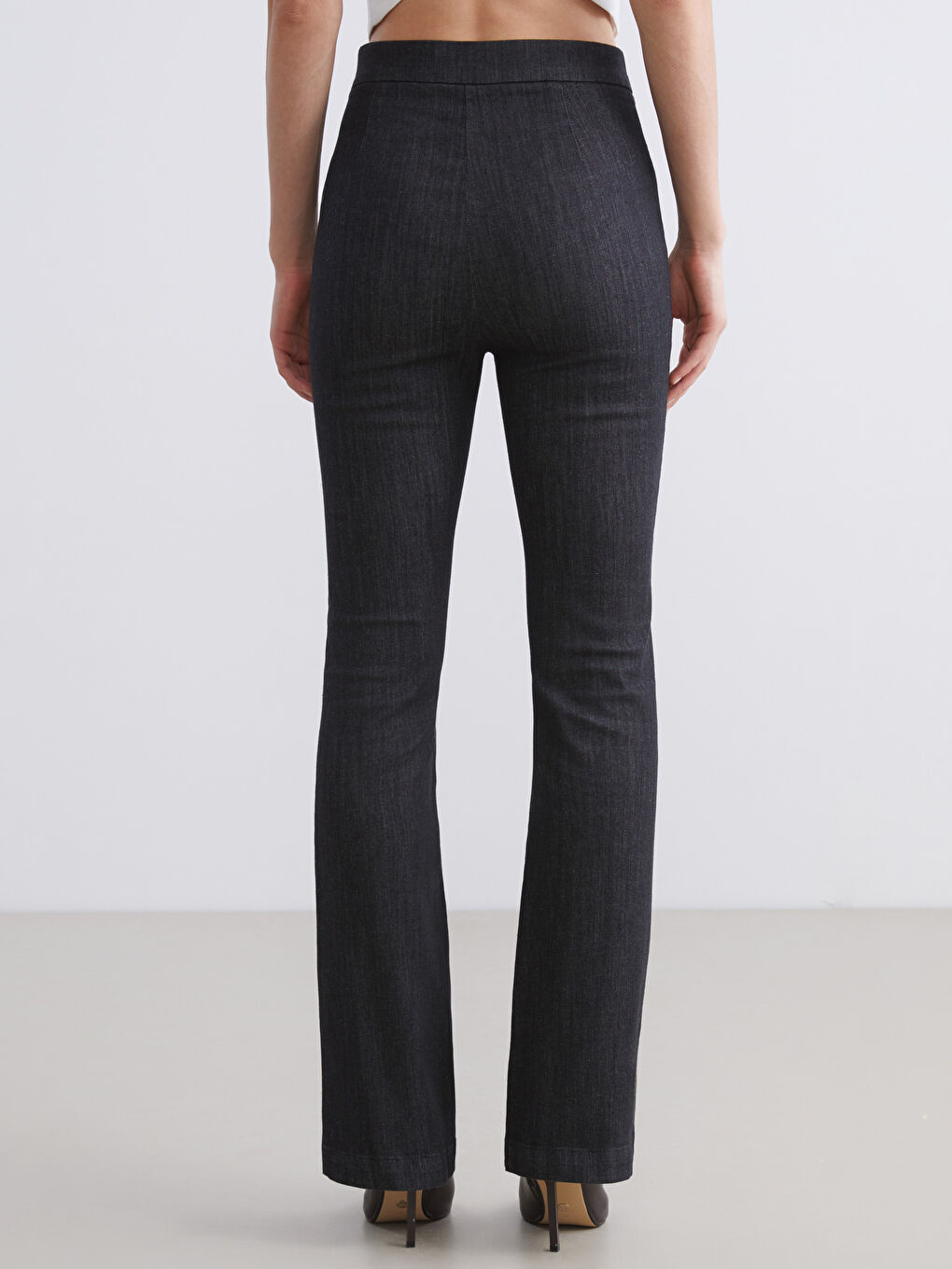 Siyah Flare Kadın Jean Pantolon-3