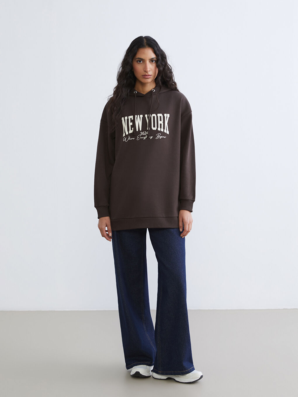 Kahverengi New York Baskılı Kadın Hoodie-1