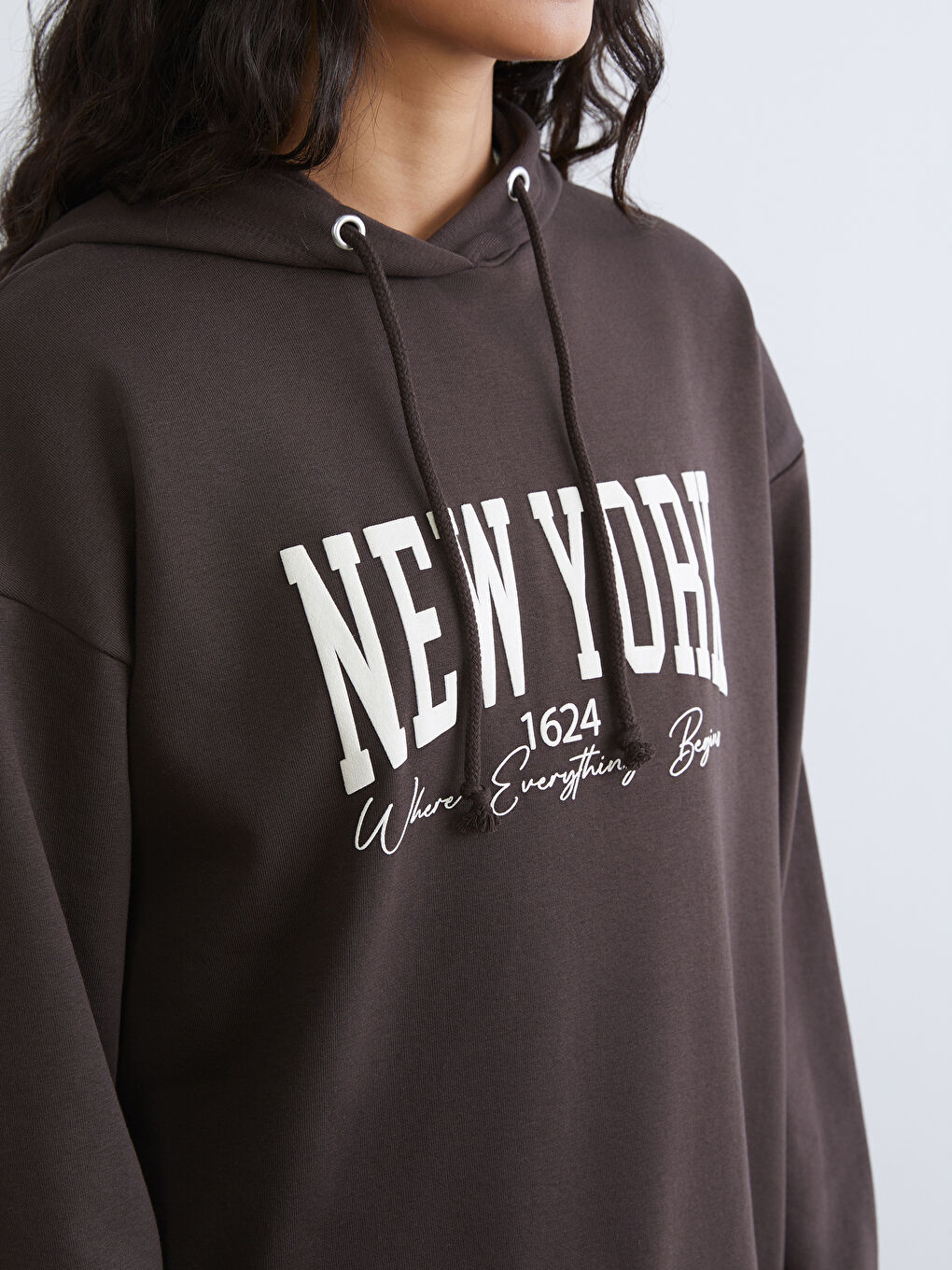 Kahverengi New York Baskılı Kadın Hoodie-2