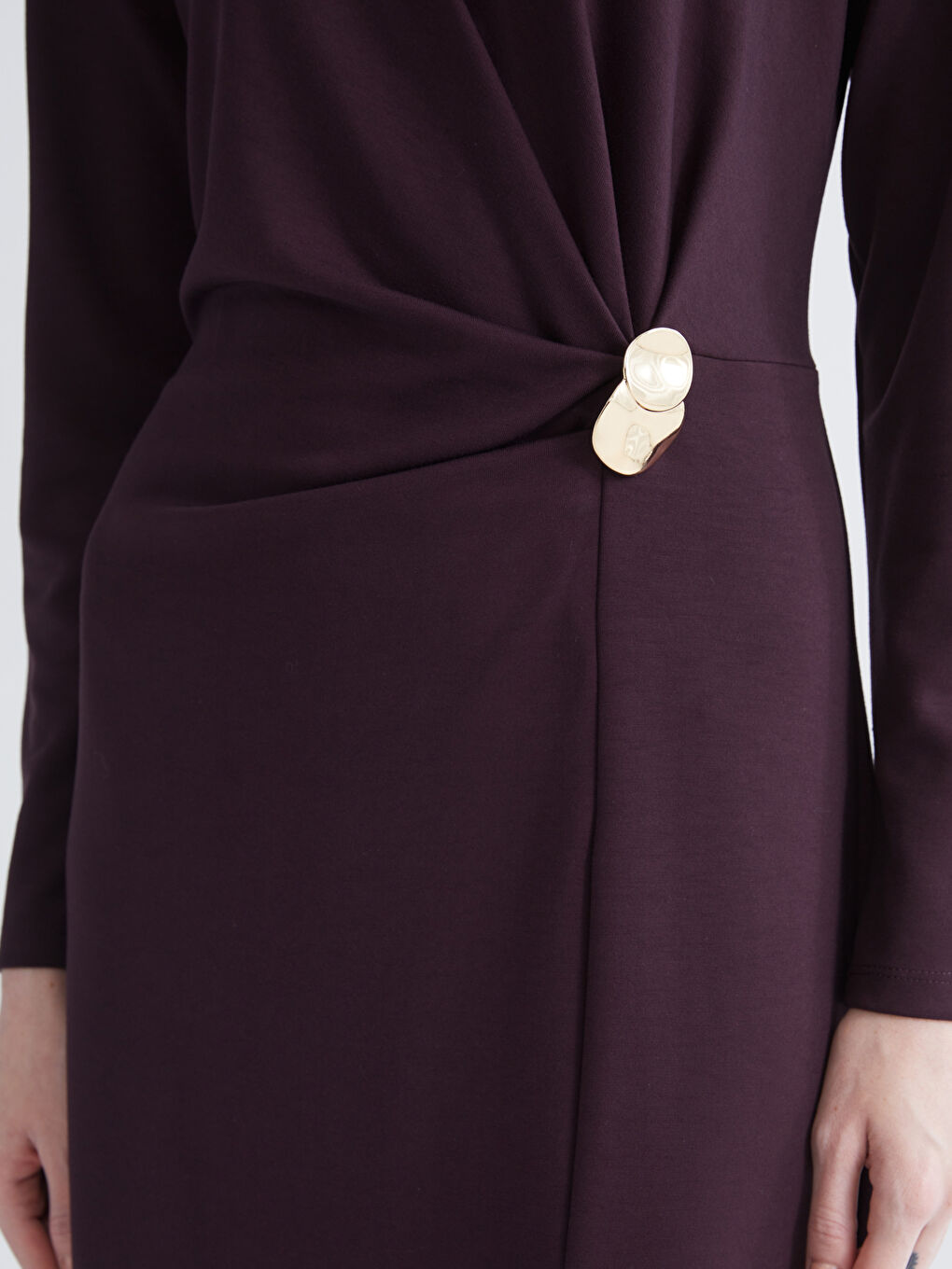 Haljina sa okruglim izrezom i naborima-2