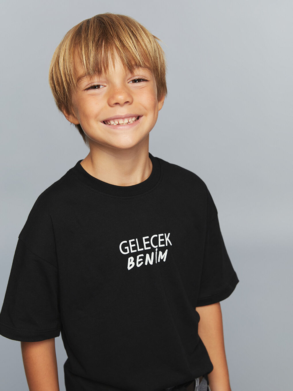 Siyah Bisiklet Yaka Slogan Baskılı Erkek Çocuk Tişört